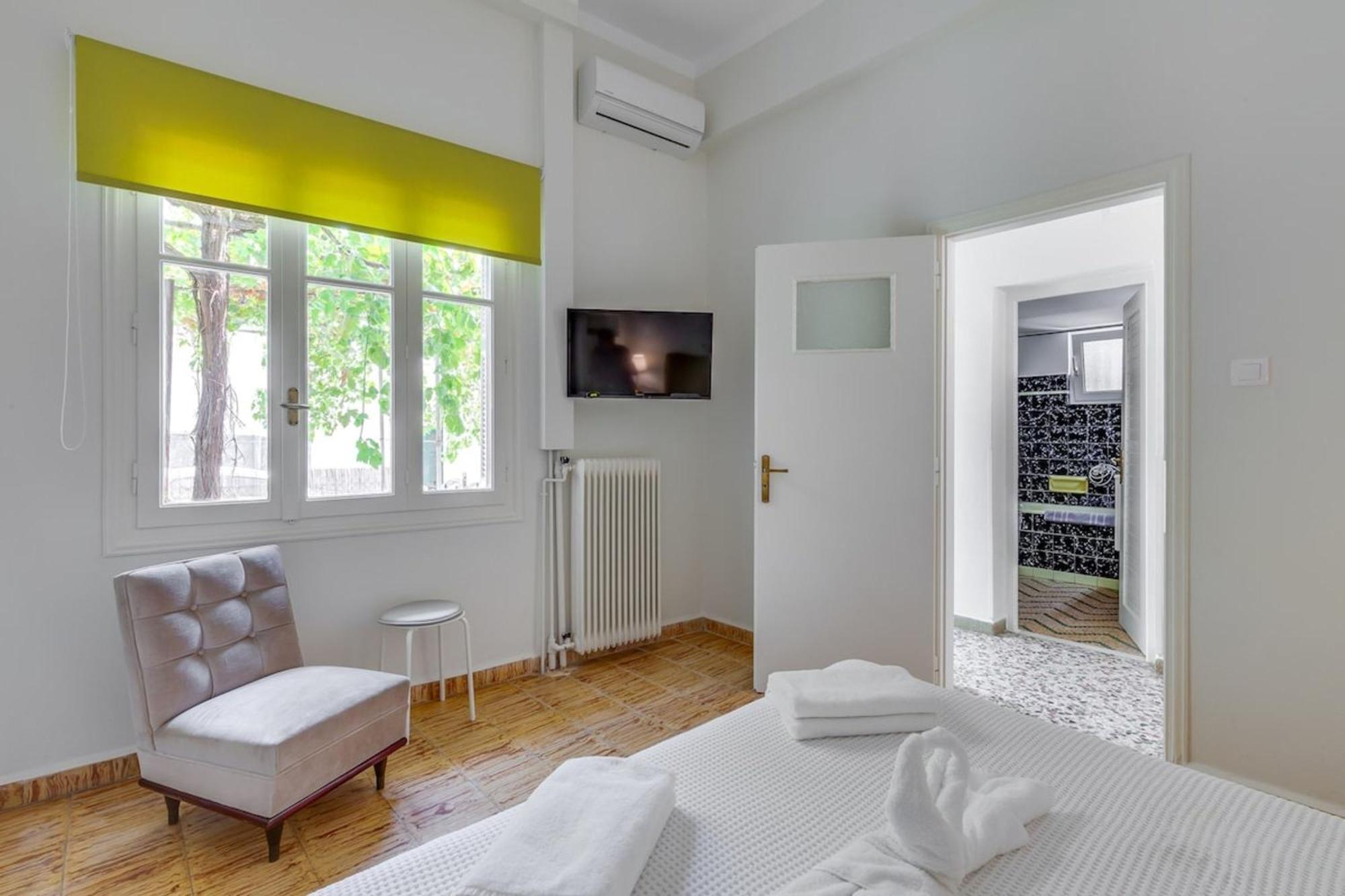 Samouil Apartment Steps From The Beach Chania  Bagian luar foto