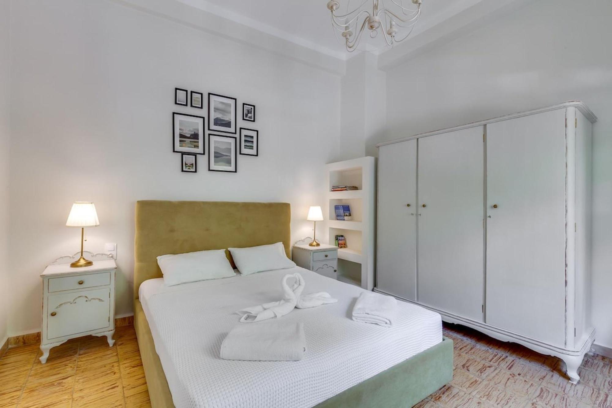 Samouil Apartment Steps From The Beach Chania  Bagian luar foto