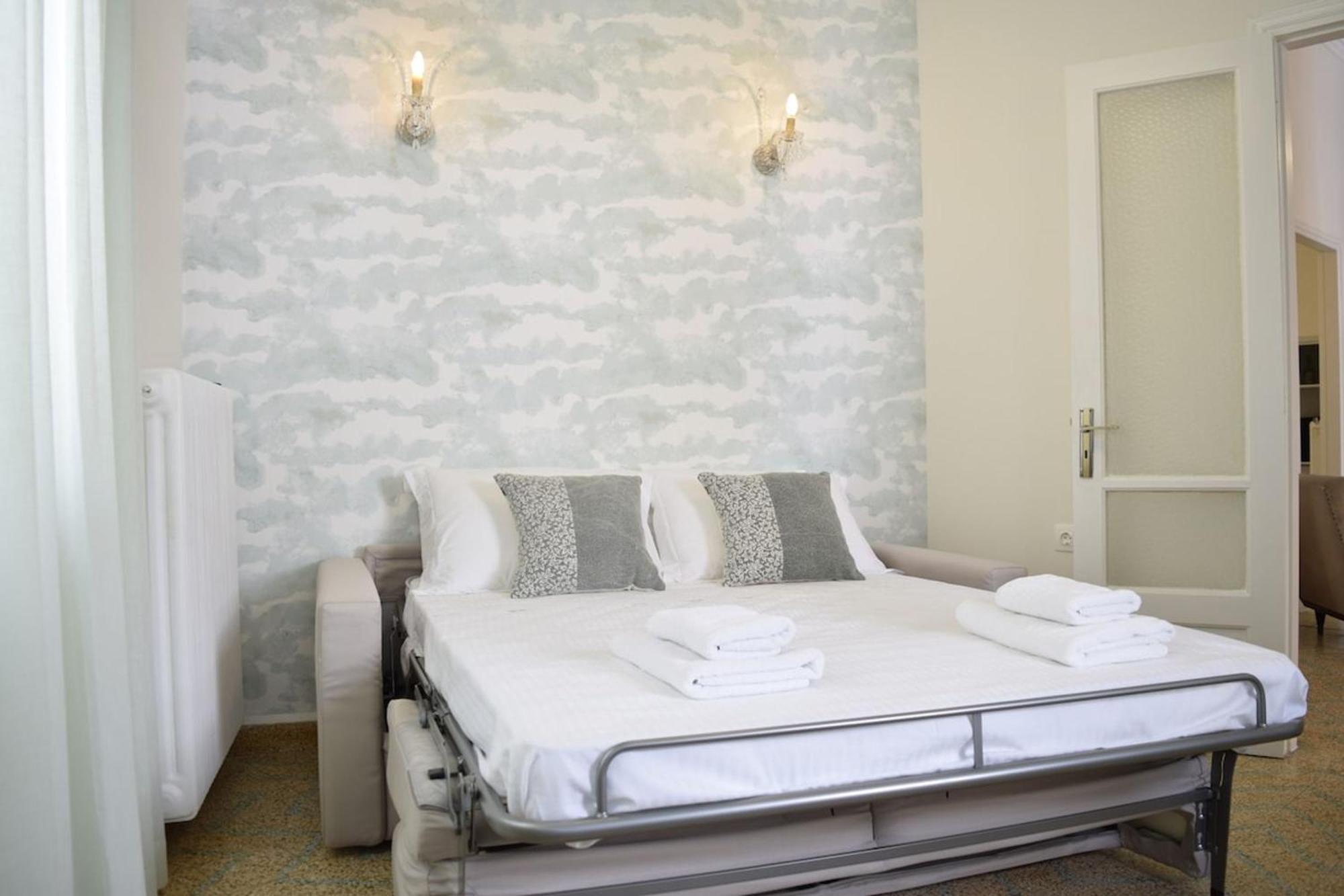 Samouil Apartment Steps From The Beach Chania  Bagian luar foto