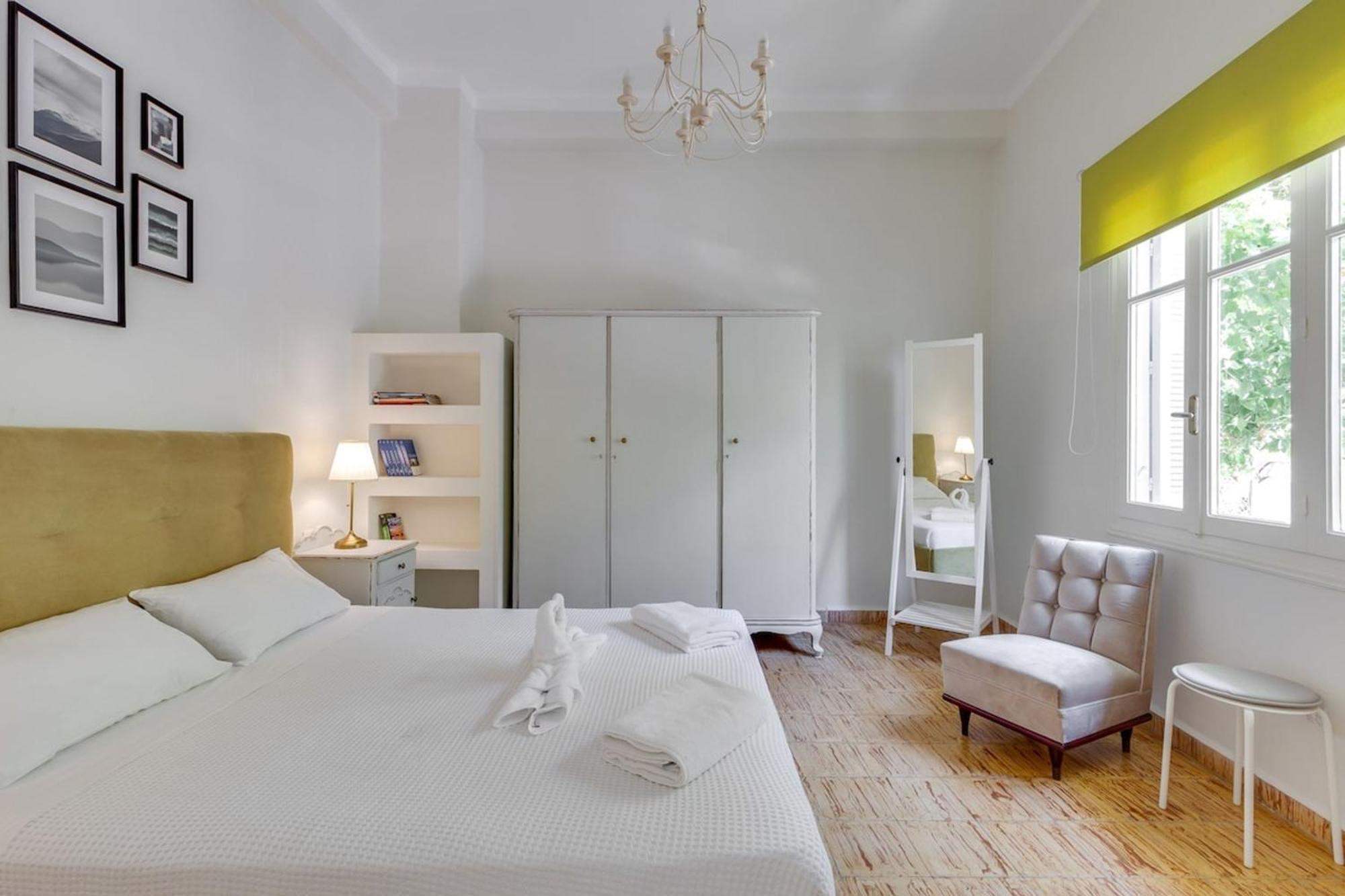 Samouil Apartment Steps From The Beach Chania  Bagian luar foto