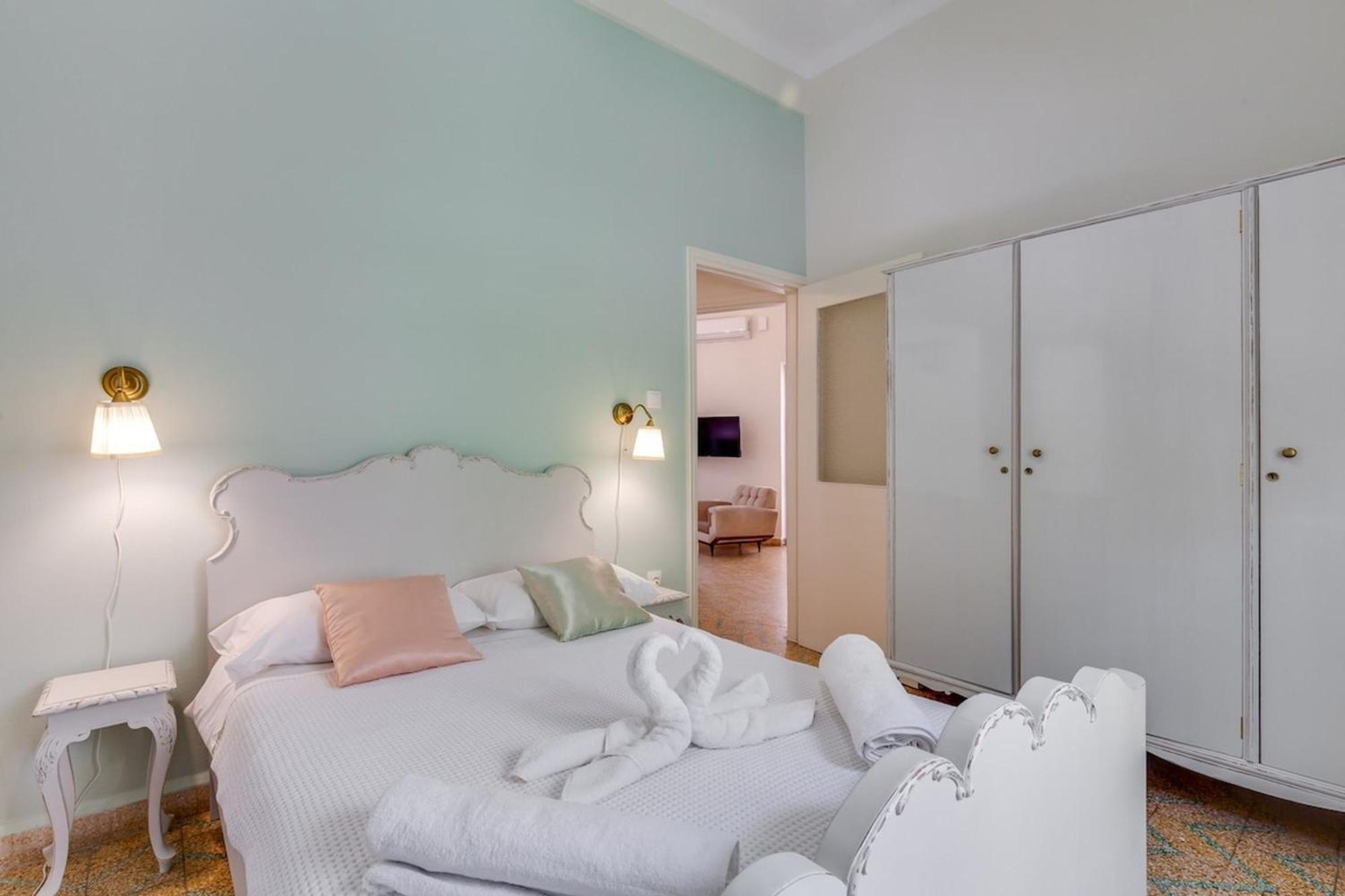 Samouil Apartment Steps From The Beach Chania  Bagian luar foto