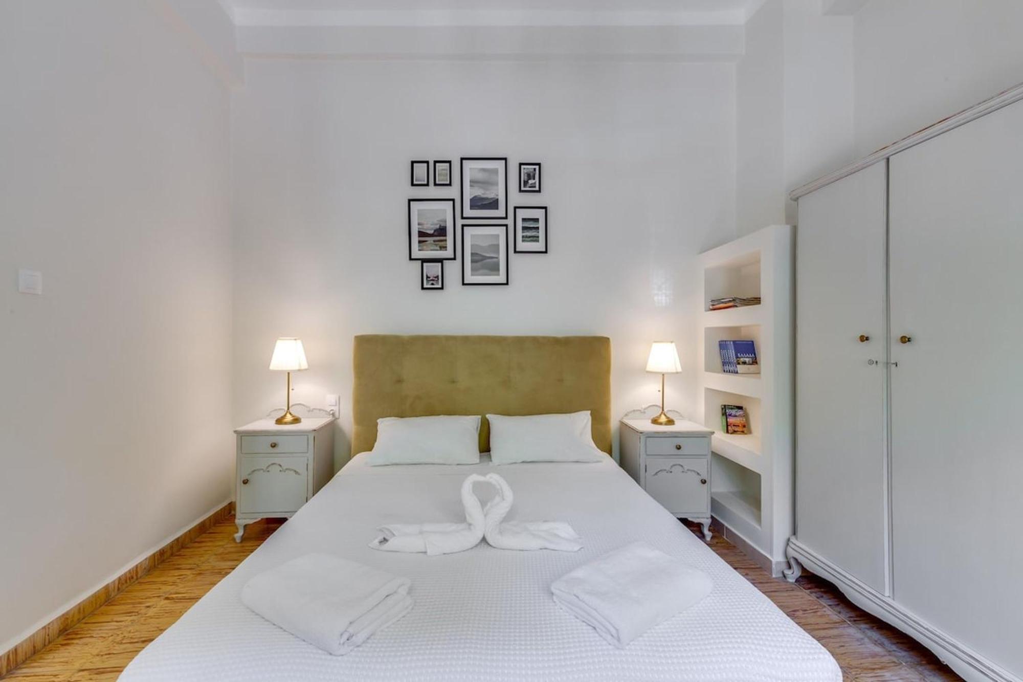 Samouil Apartment Steps From The Beach Chania  Bagian luar foto