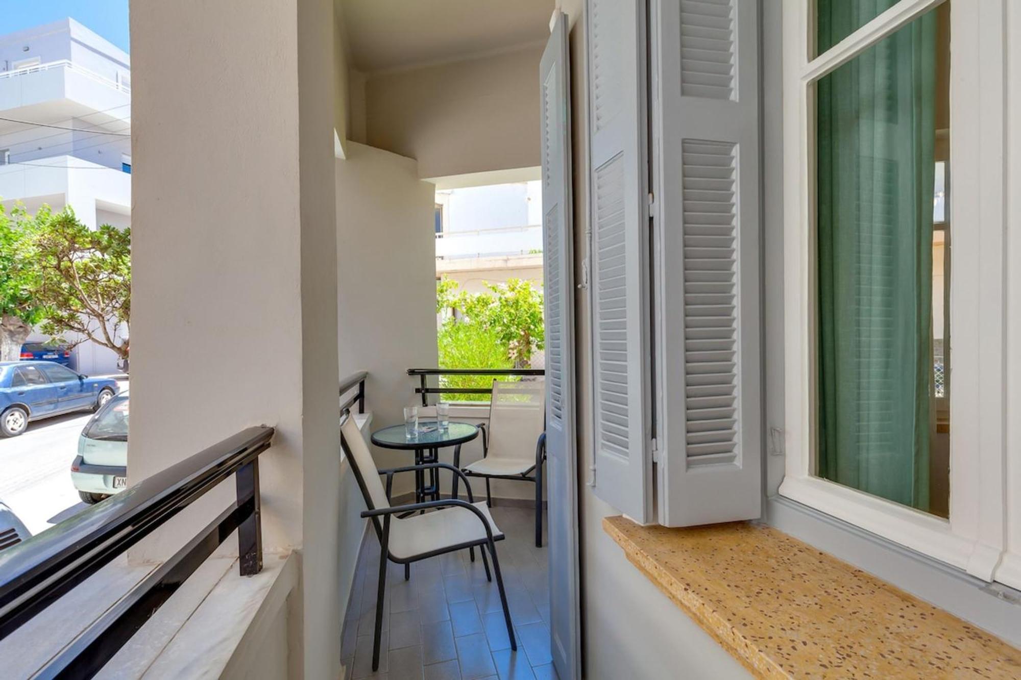 Samouil Apartment Steps From The Beach Chania  Bagian luar foto